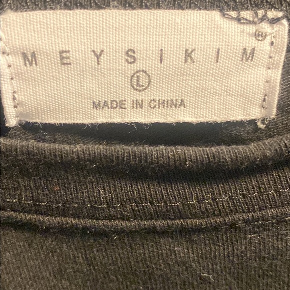 Asymmetrical women’s large graphic top - Picture 2 of 2